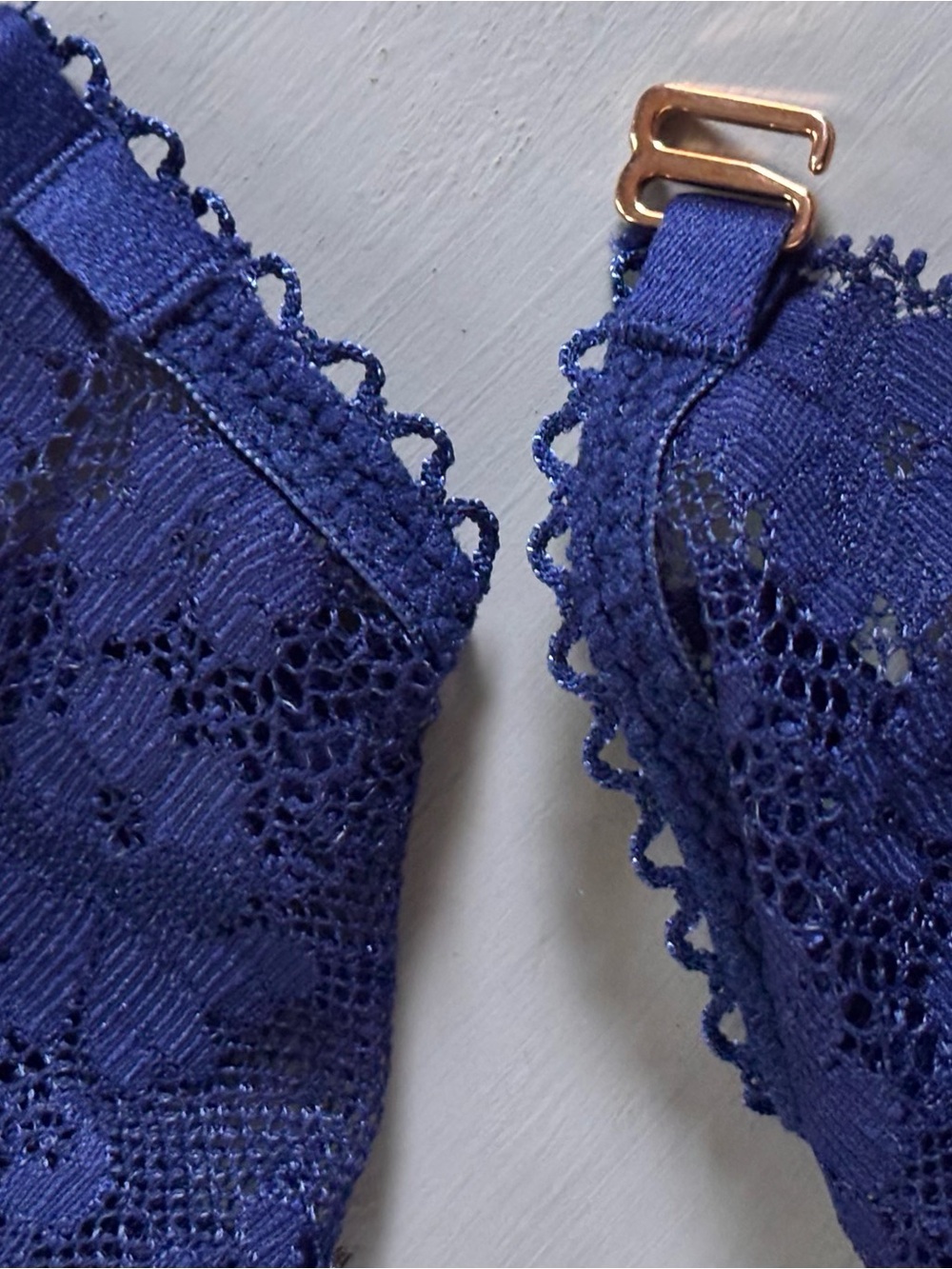 VICTORIA’S SECRET Dream Angels Crushed Velvet Plunge Lace Bralette - Picture 6 of 12